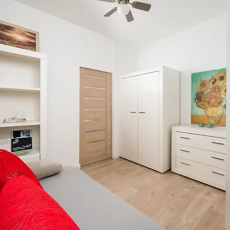 Wlochy Fasolowa 2-bedroom By Bookinghost