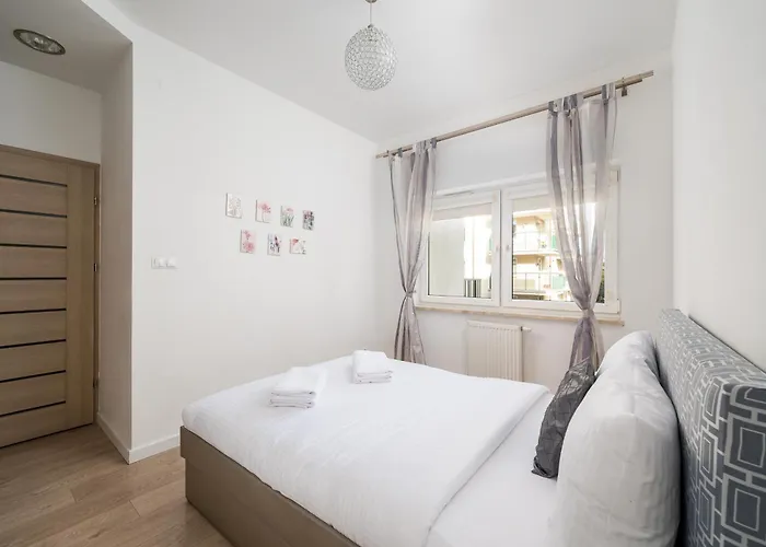 Wlochy Fasolowa 2-bedroom By Bookinghost Daire Varşova