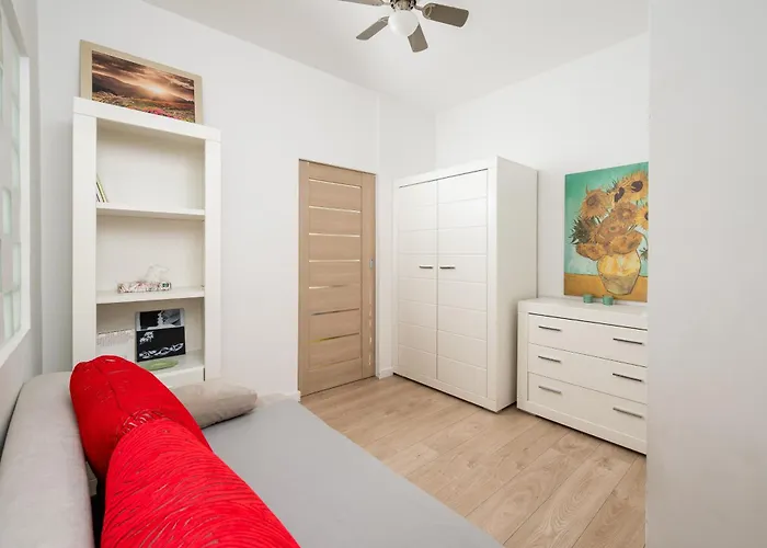 Wlochy Fasolowa 2-bedroom By Bookinghost