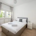דירה Wlochy Fasolowa 2-bedroom By Bookinghost